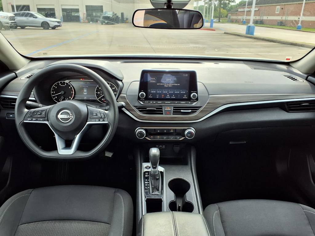 Thumbnail: 2025 Nissan Altima - 9