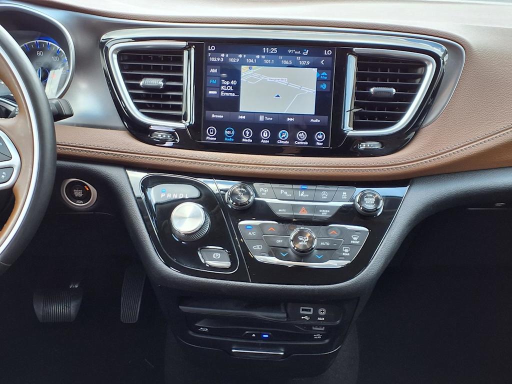 Thumbnail: 2018 Chrysler Pacifica - 13