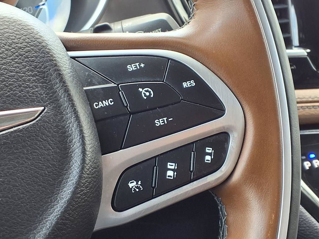 Thumbnail: 2018 Chrysler Pacifica - 23