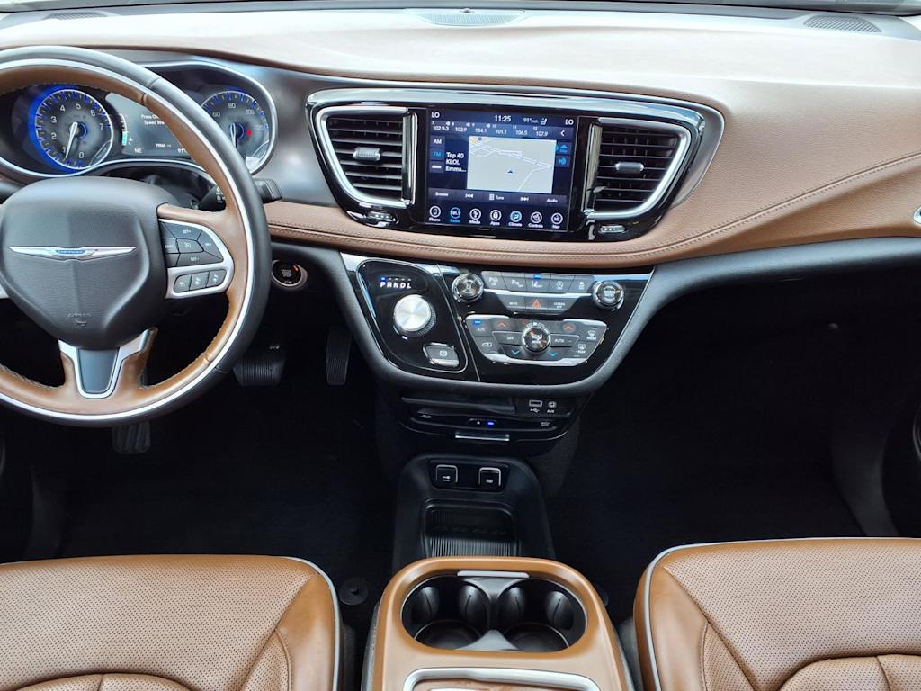 Thumbnail: 2018 Chrysler Pacifica - 9