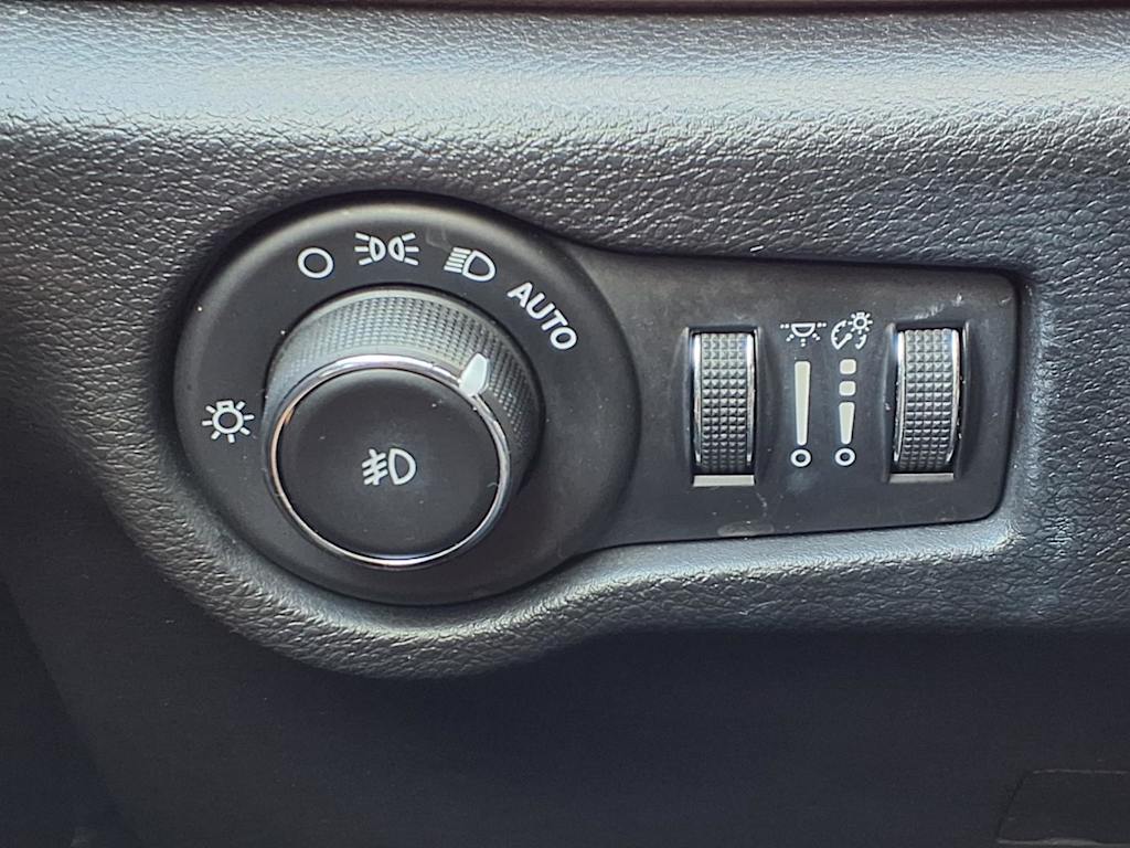 Thumbnail: 2018 Chrysler Pacifica - 20
