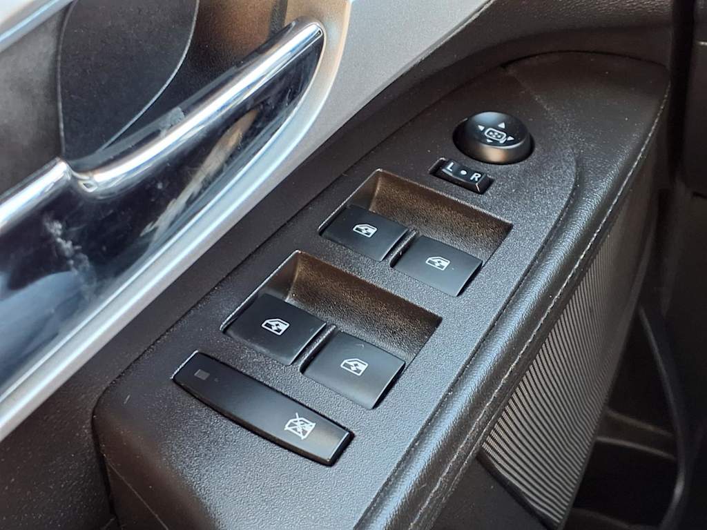 Thumbnail: 2015 Chevrolet Equinox - 20