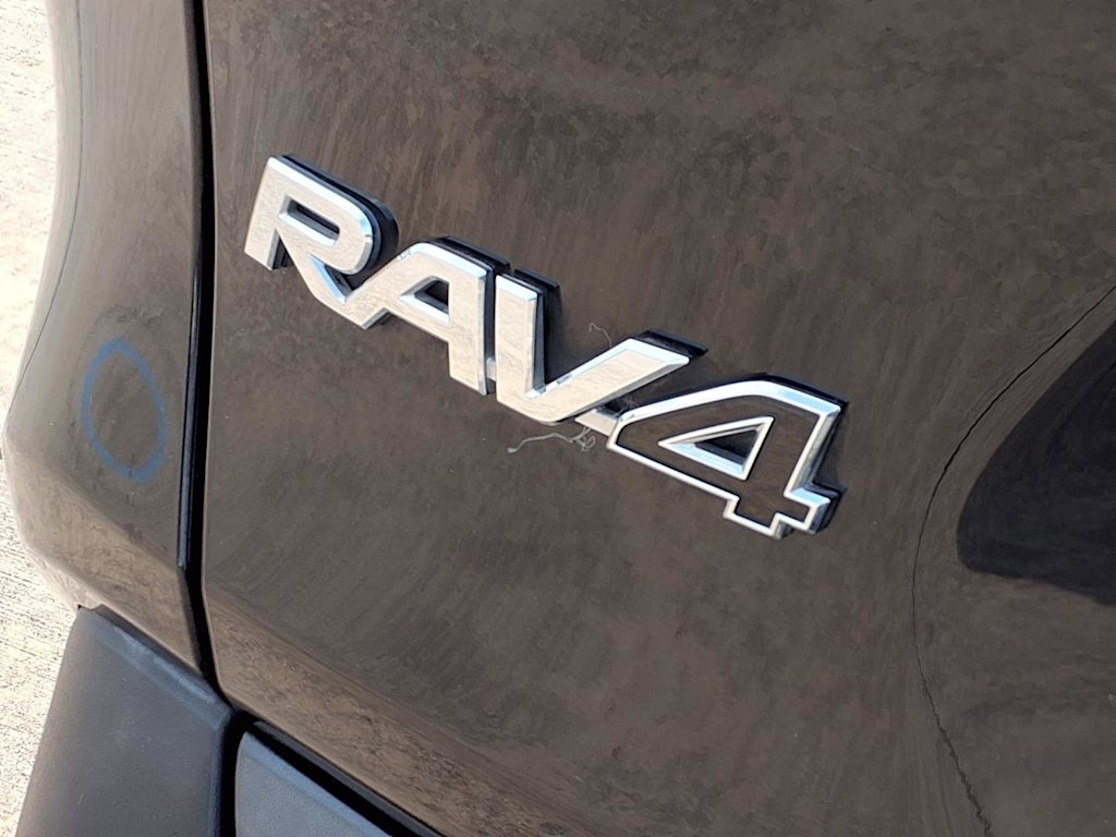 Thumbnail: 2021 Toyota RAV4 - 7