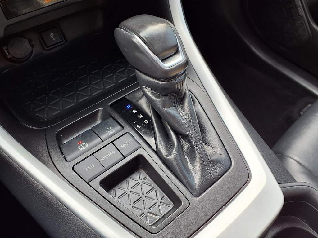 Thumbnail: 2021 Toyota RAV4 - 16