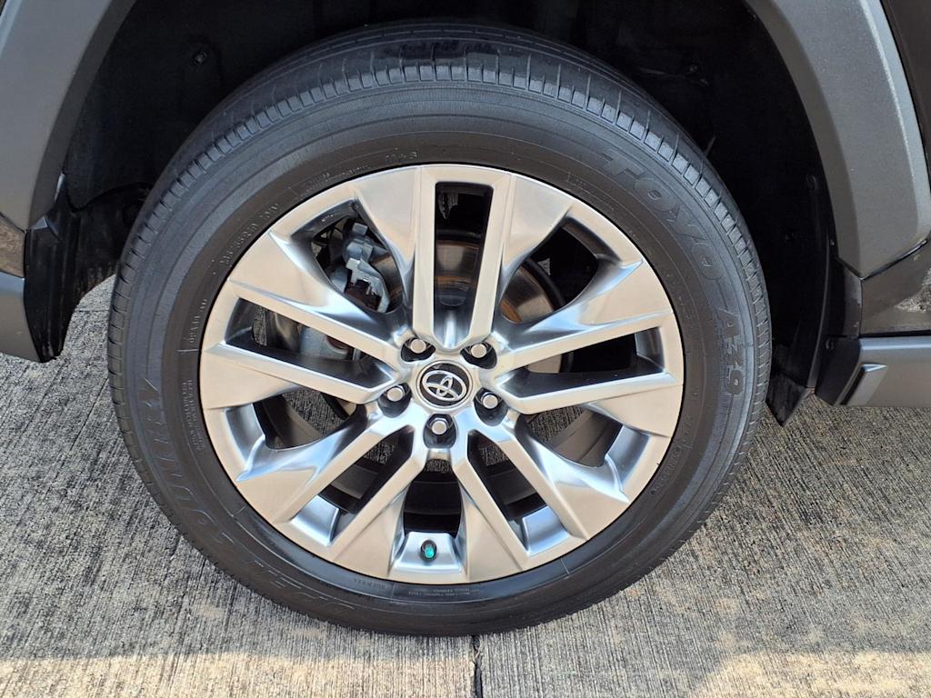 Thumbnail: 2021 Toyota RAV4 - 8