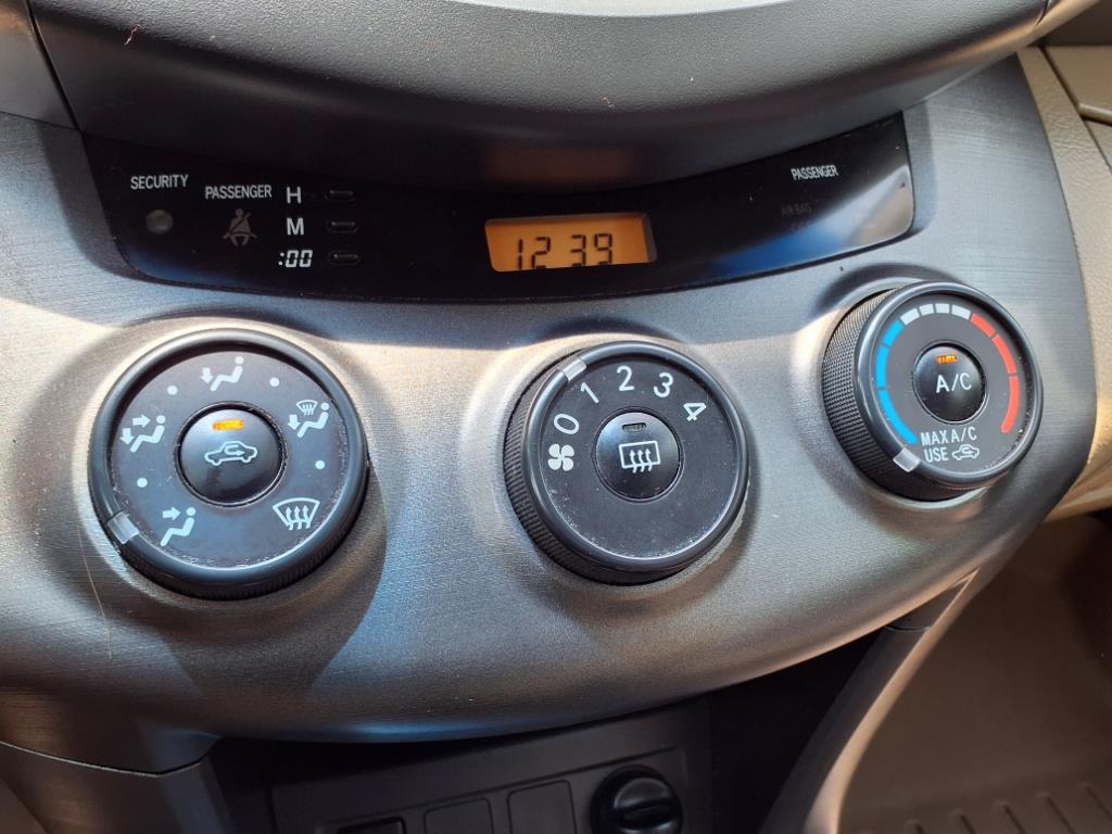 2011 Toyota RAV4 Base 23