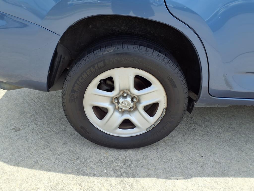 2011 Toyota RAV4 Base 8