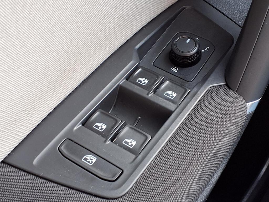 Thumbnail: 2018 Volkswagen Tiguan - 22
