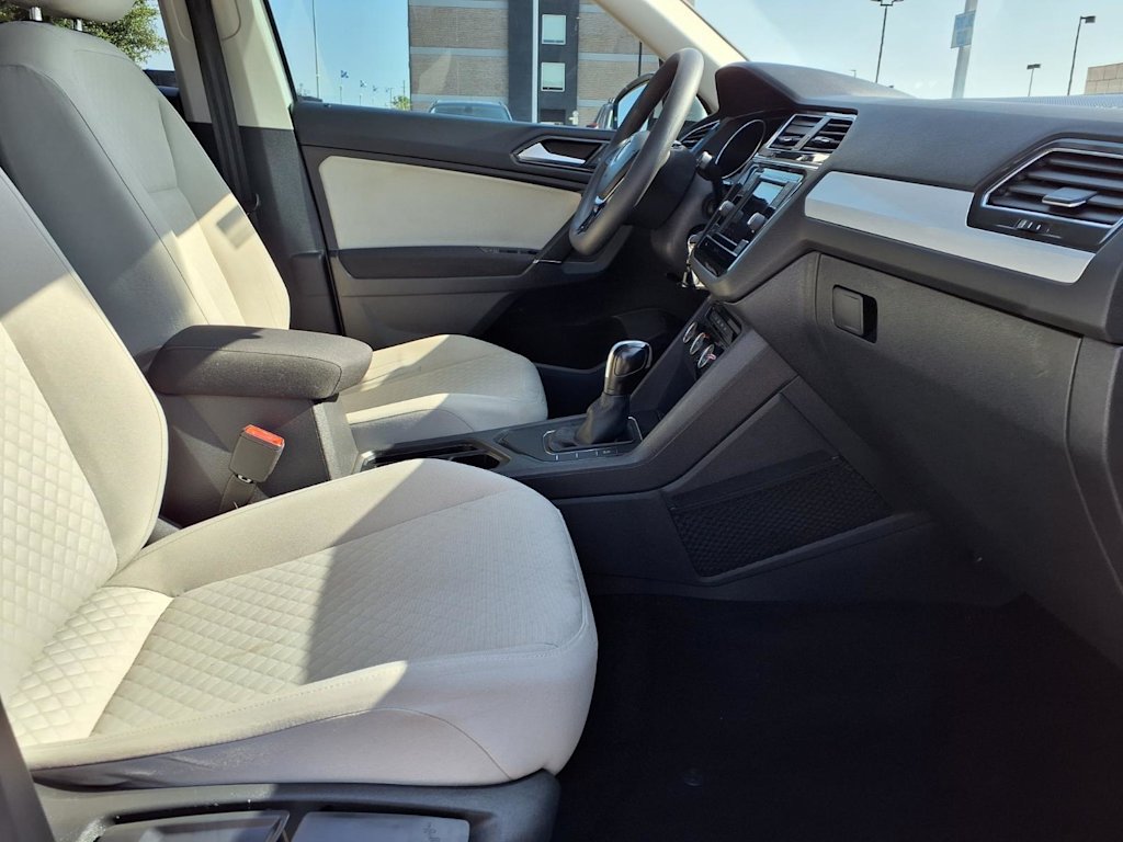 Thumbnail: 2018 Volkswagen Tiguan - 18