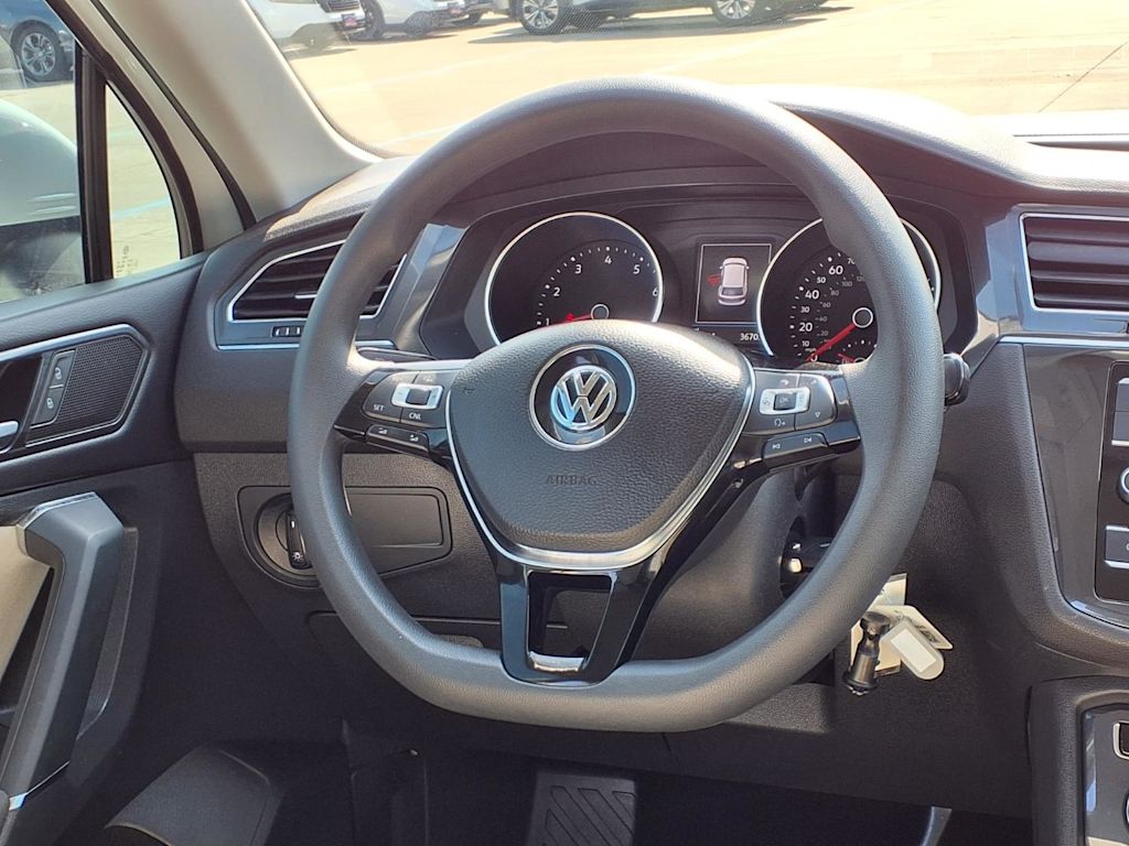 Thumbnail: 2018 Volkswagen Tiguan - 13