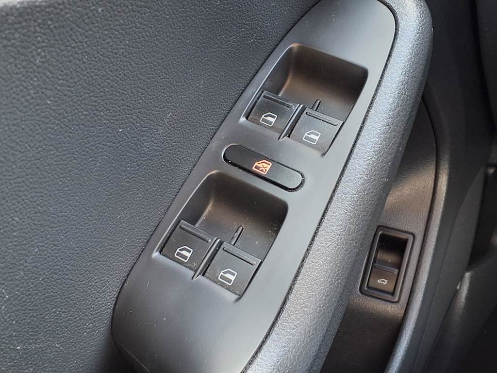 Thumbnail: 2014 Volkswagen Jetta - 21