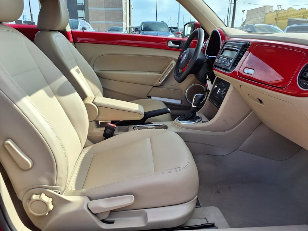 Thumbnail: 2014 Volkswagen Beetle - 10