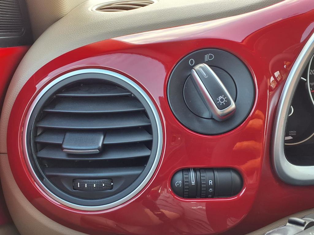 Thumbnail: 2014 Volkswagen Beetle - 19