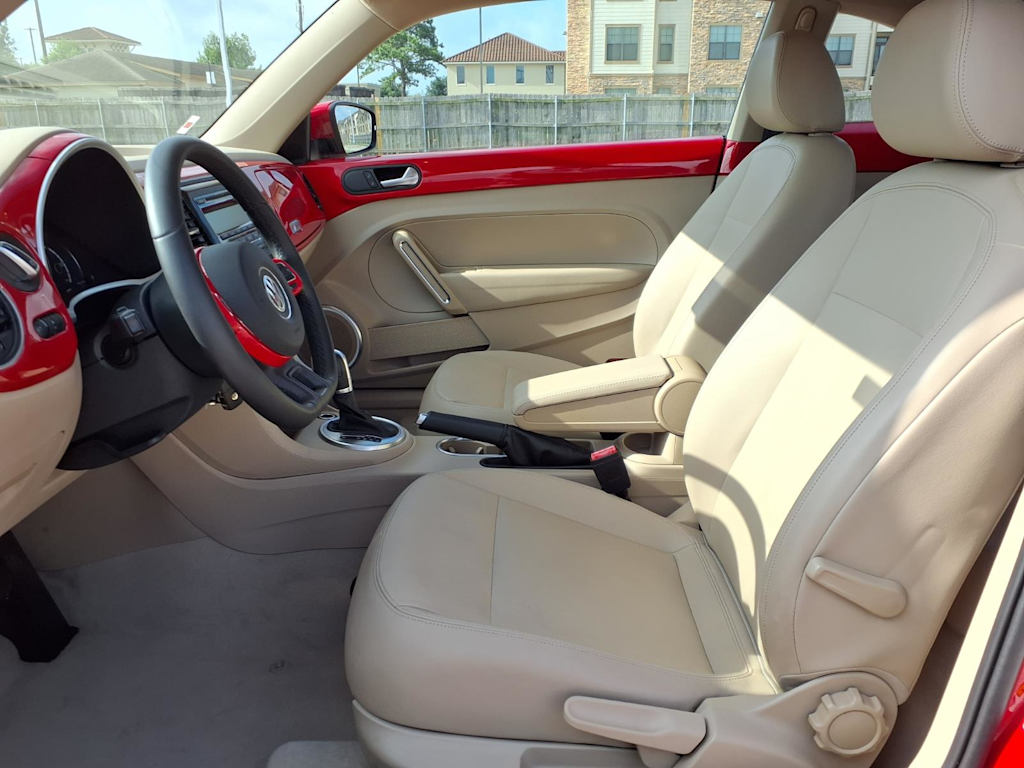 Thumbnail: 2014 Volkswagen Beetle - 9
