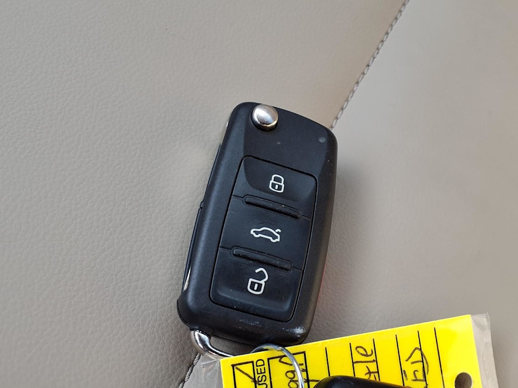 Thumbnail: 2014 Volkswagen Beetle - 15