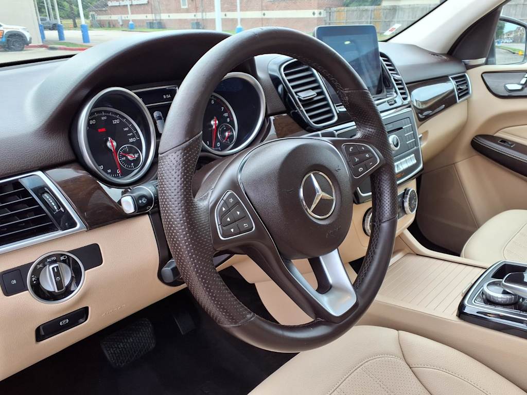 Thumbnail: 2017 Mercedes-Benz GLE - 2