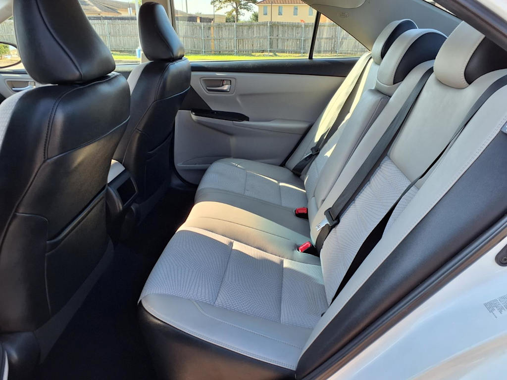 Thumbnail: 2016 Toyota Camry - 12