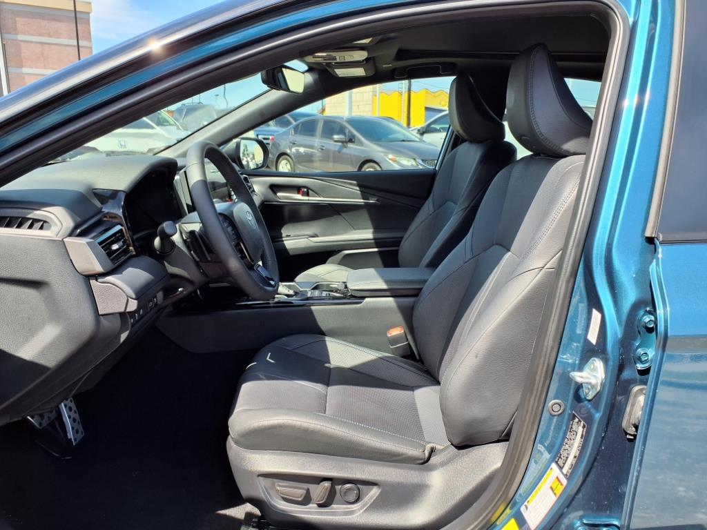 2025 Toyota Camry XLE 11