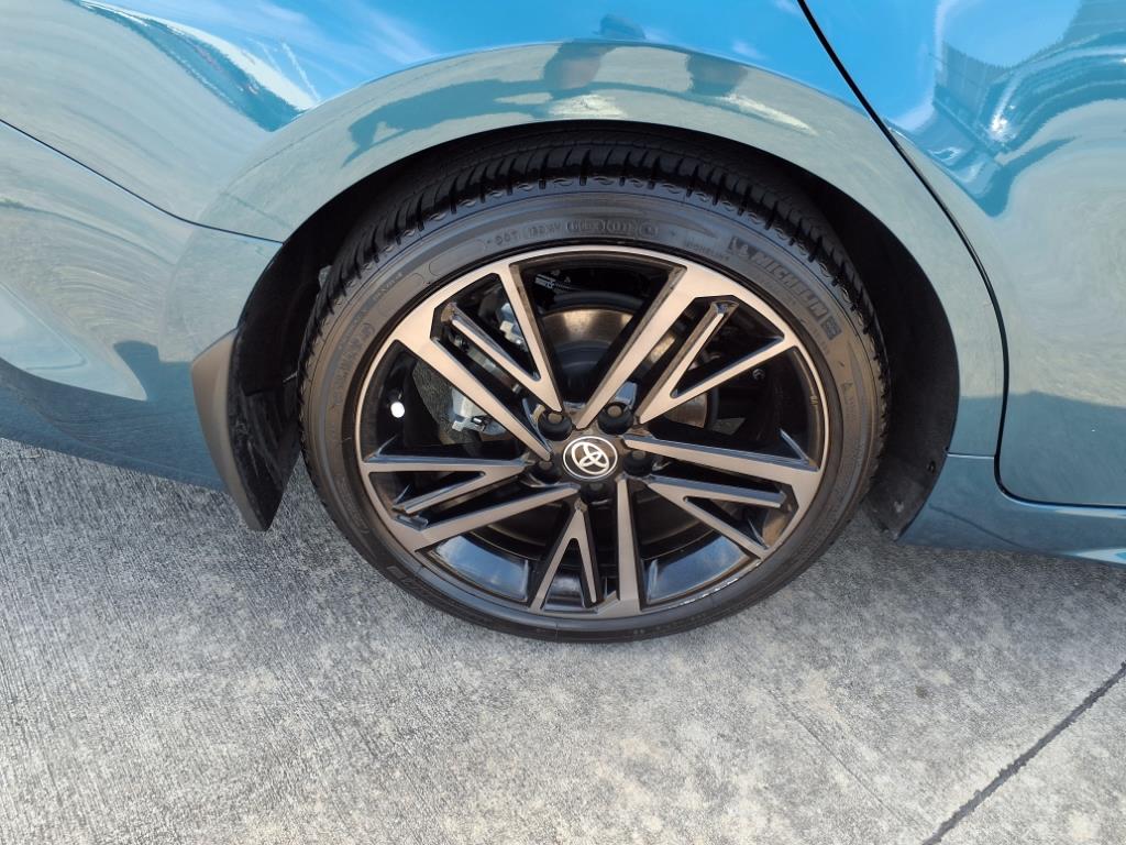 2025 Toyota Camry XLE 8