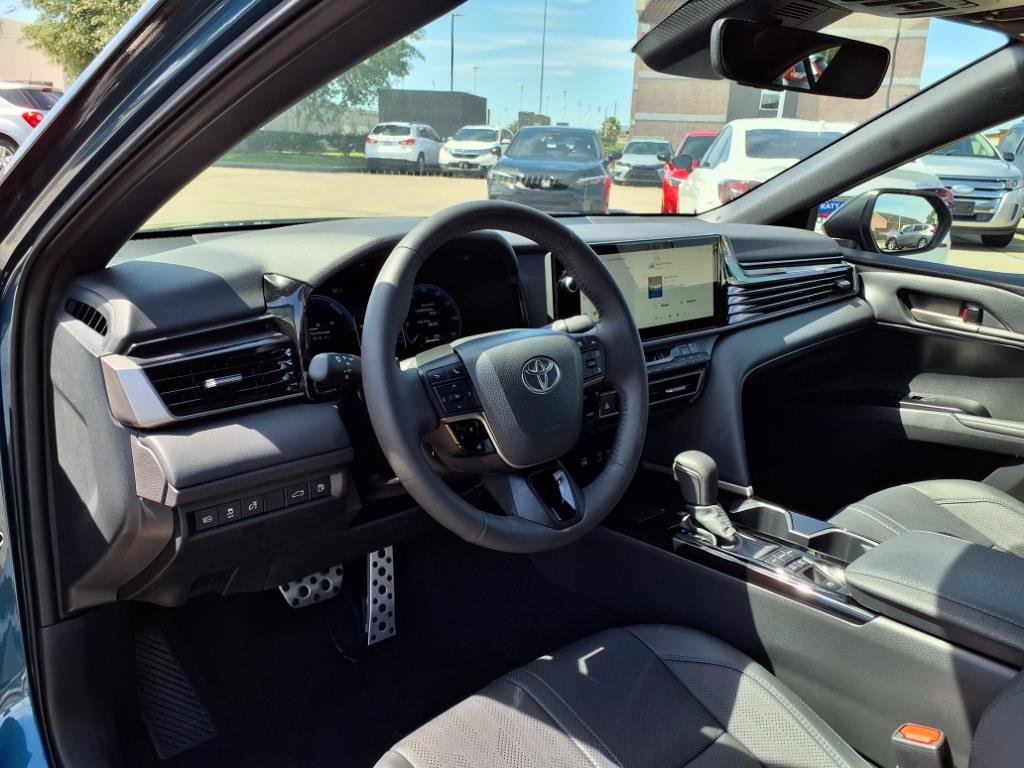 2025 Toyota Camry XLE 2