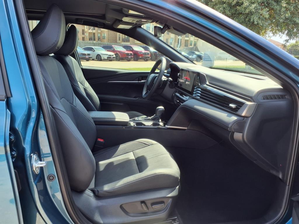 2025 Toyota Camry XLE 12