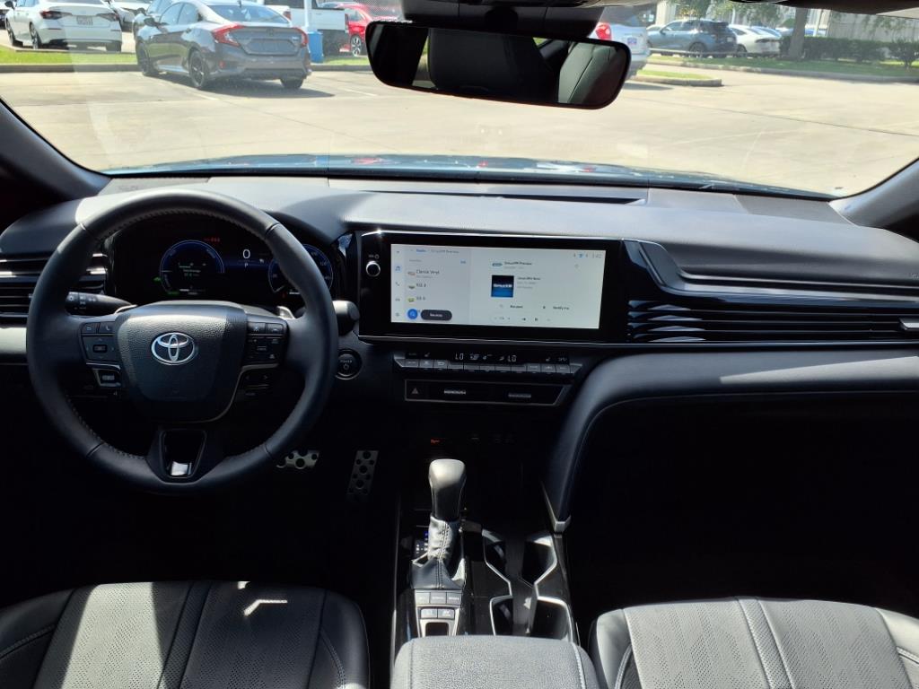 2025 Toyota Camry XLE 10