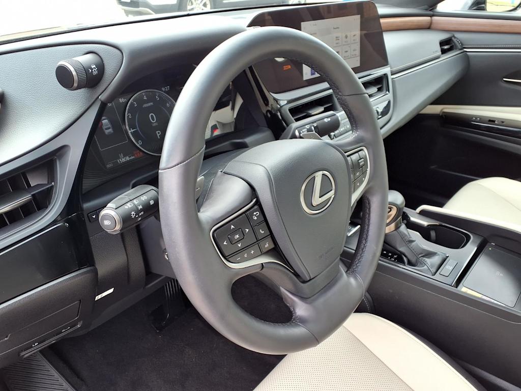 Thumbnail: 2024 Lexus ES - 2