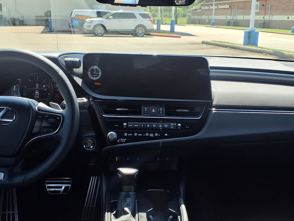 Thumbnail: 2023 Lexus ES - 15