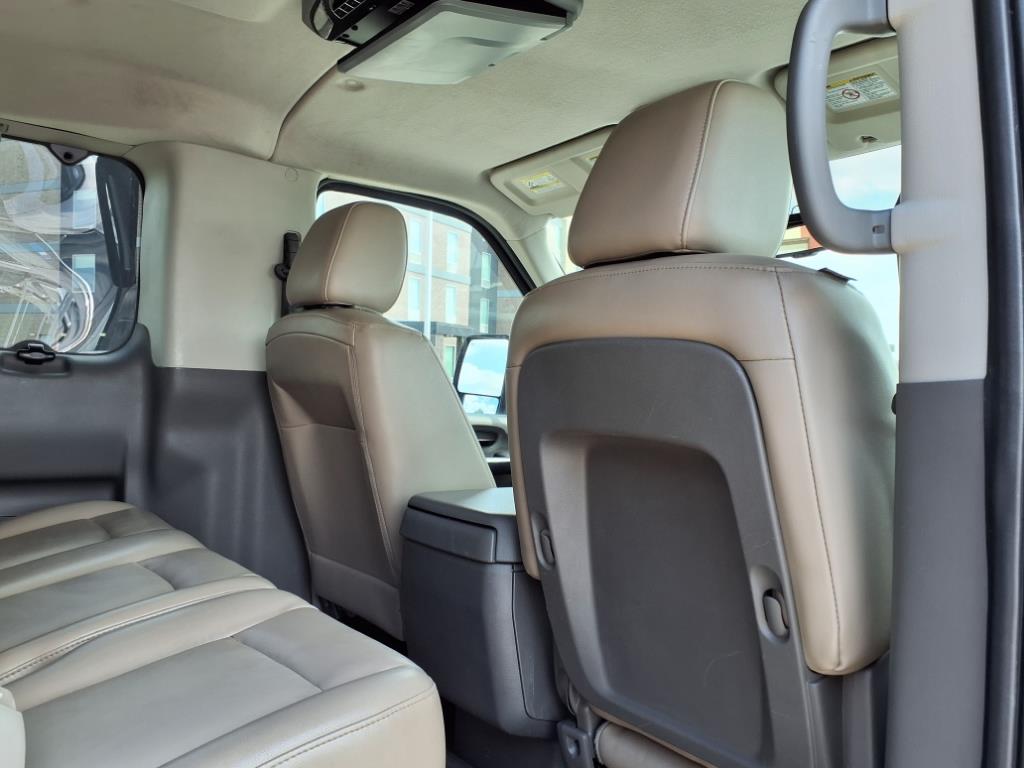 2016 Nissan NV 3500 S 13