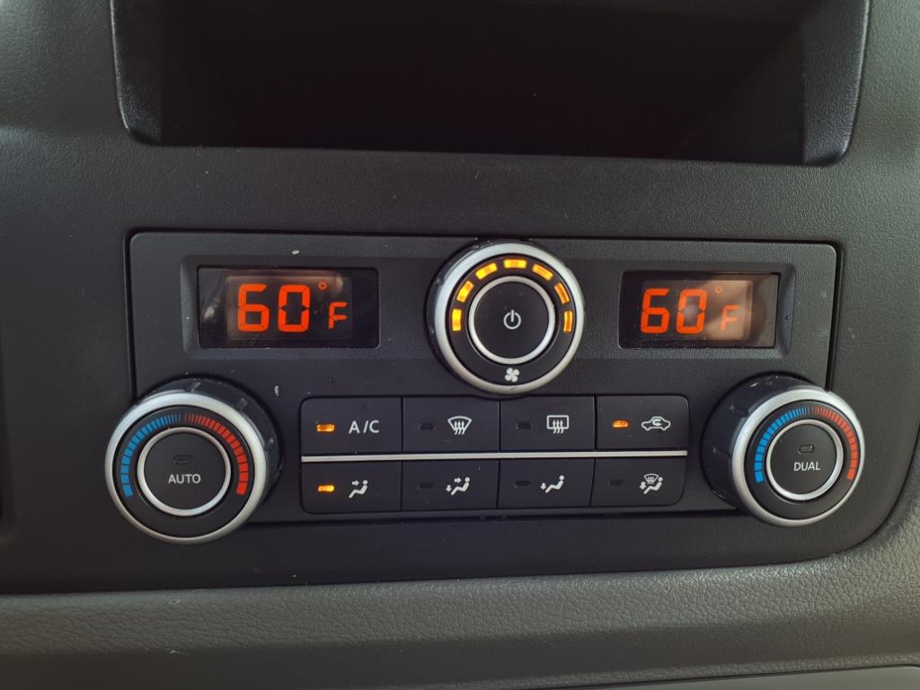 2016 Nissan NV 3500 S 23