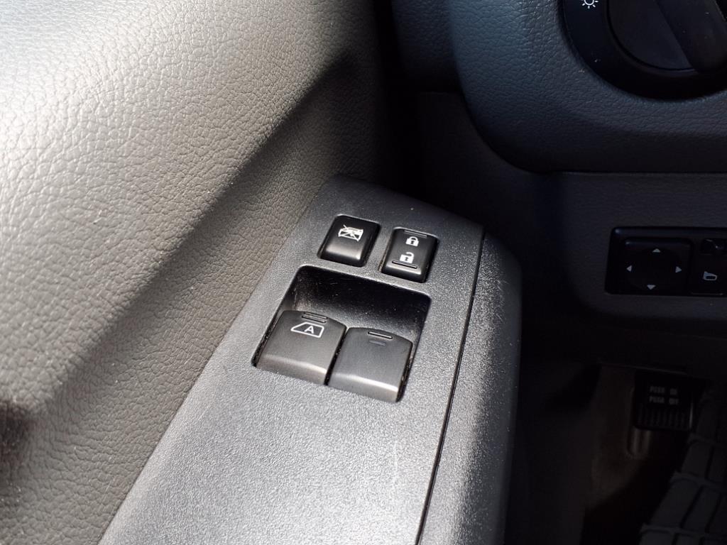 2016 Nissan NV 3500 S 25
