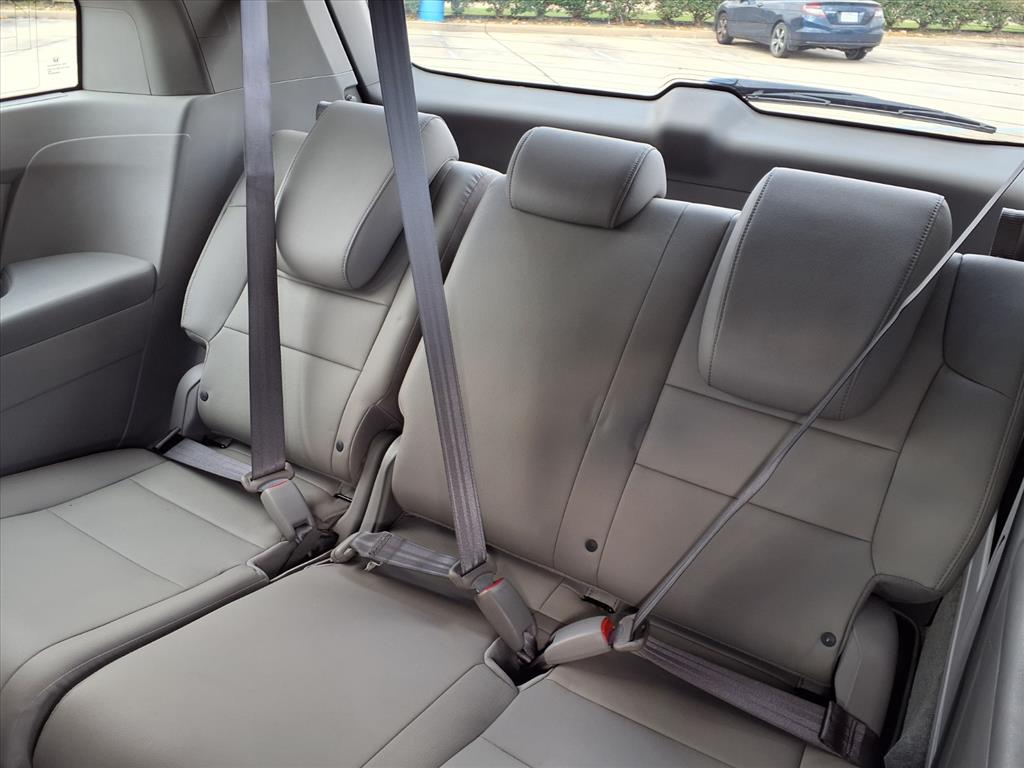 Thumbnail: 2013 Honda Odyssey - 17
