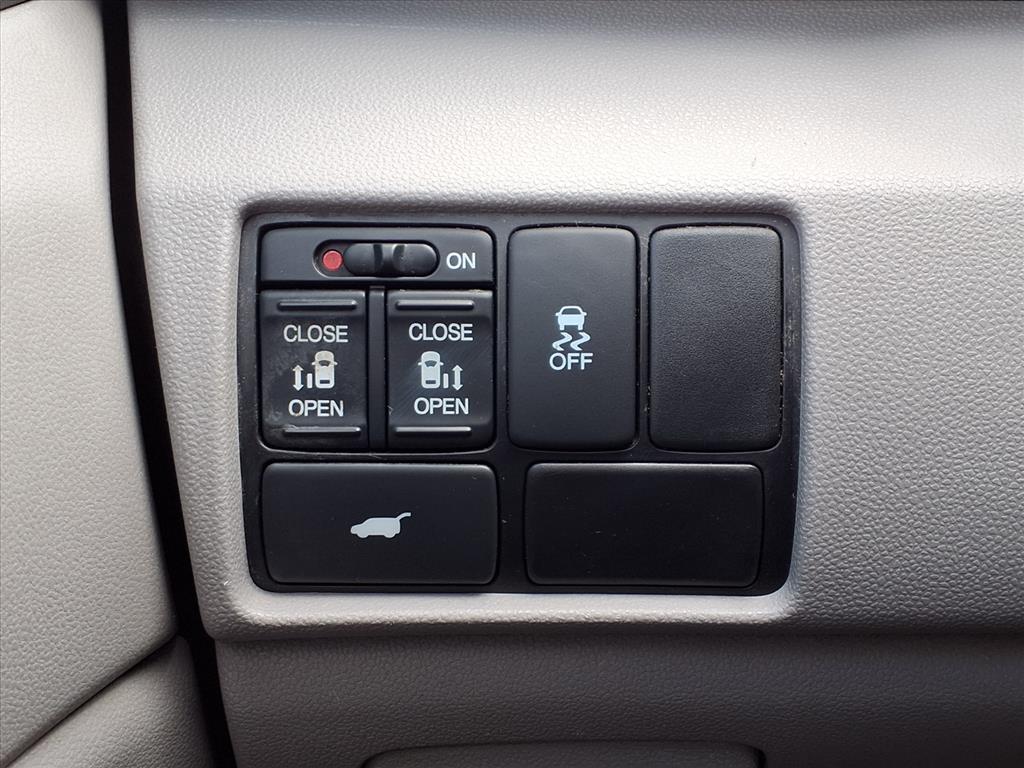 Thumbnail: 2013 Honda Odyssey - 24