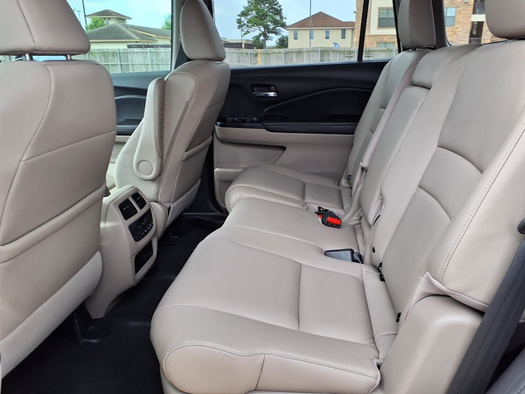 Thumbnail: 2018 Honda Pilot - 12