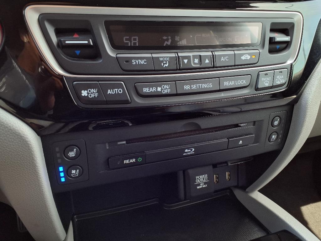 2017 Honda Pilot Elite 24