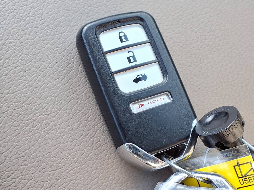 Thumbnail: 2016 Honda Pilot - 18