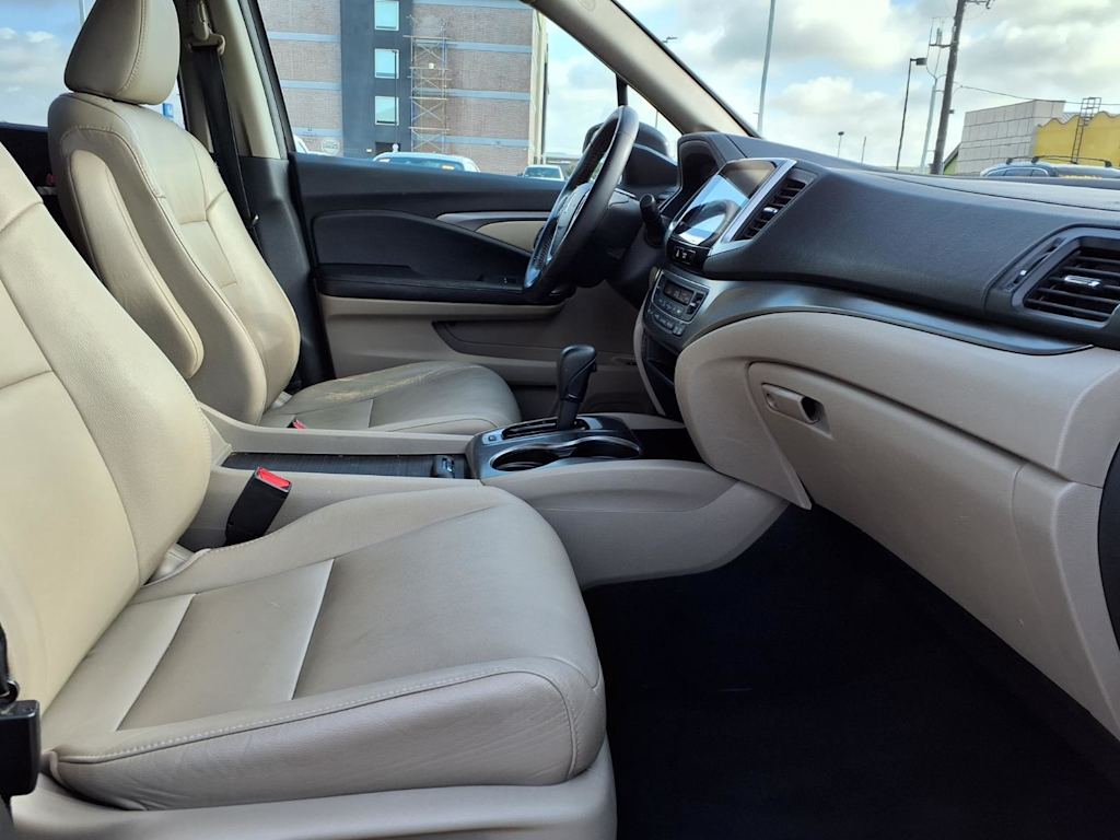 Thumbnail: 2016 Honda Pilot - 11