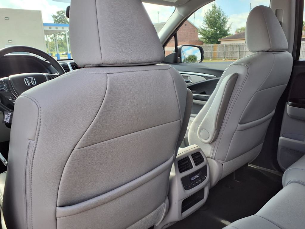 Thumbnail: 2017 Honda Pilot - 11