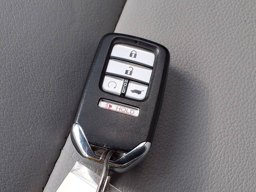 Thumbnail: 2017 Honda Pilot - 17