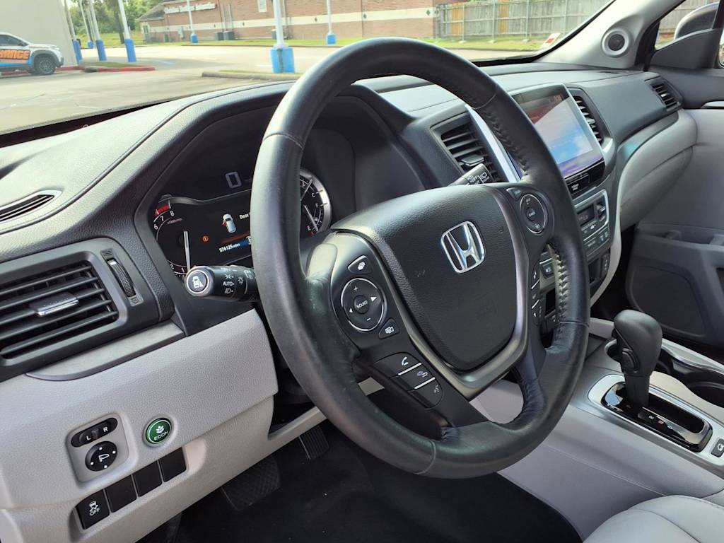 Thumbnail: 2017 Honda Pilot - 2