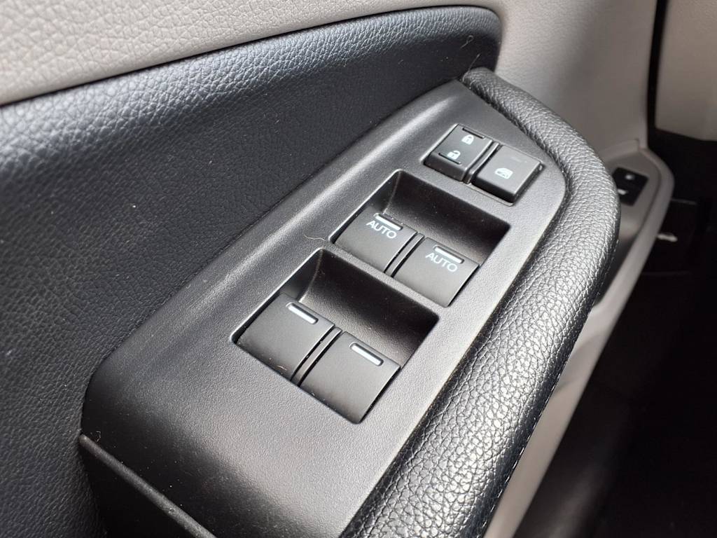 Thumbnail: 2017 Honda Pilot - 24