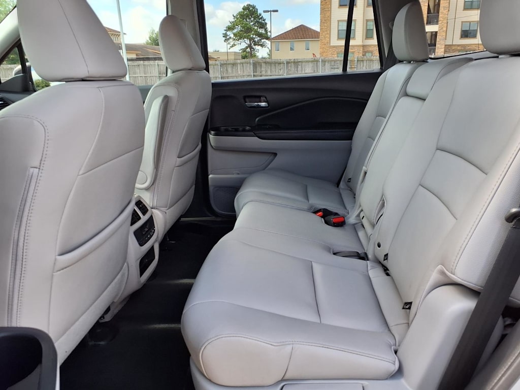 Thumbnail: 2017 Honda Pilot - 12