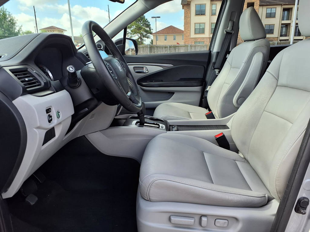 Thumbnail: 2017 Honda Pilot - 10