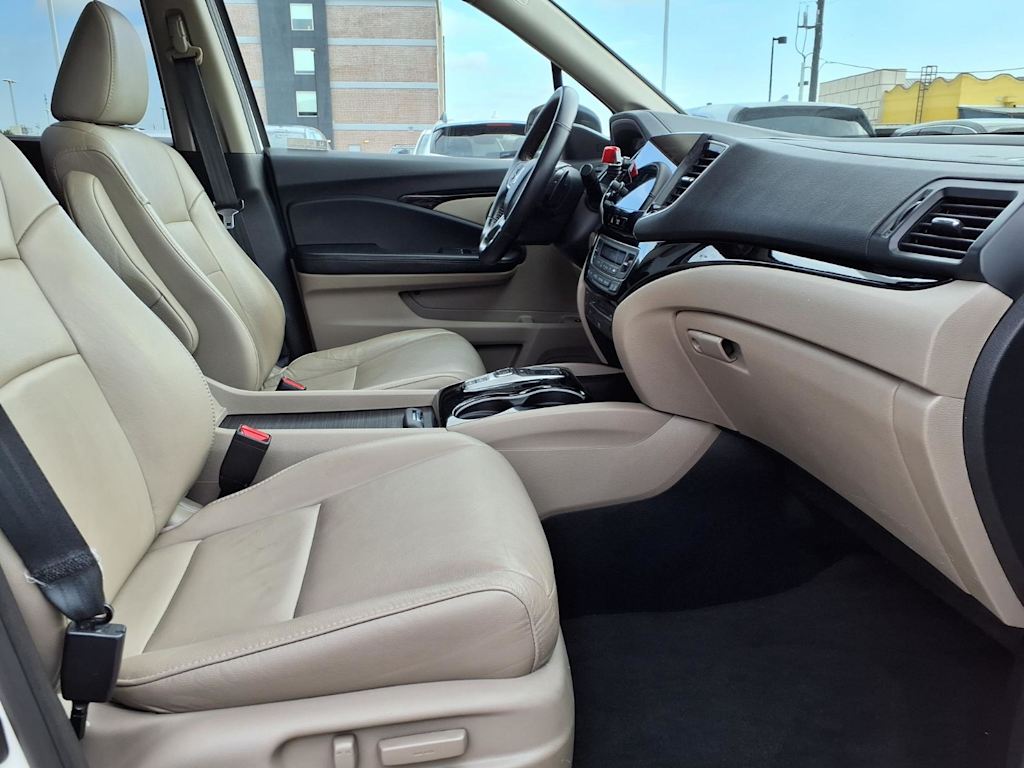 Thumbnail: 2019 Honda Pilot - 11