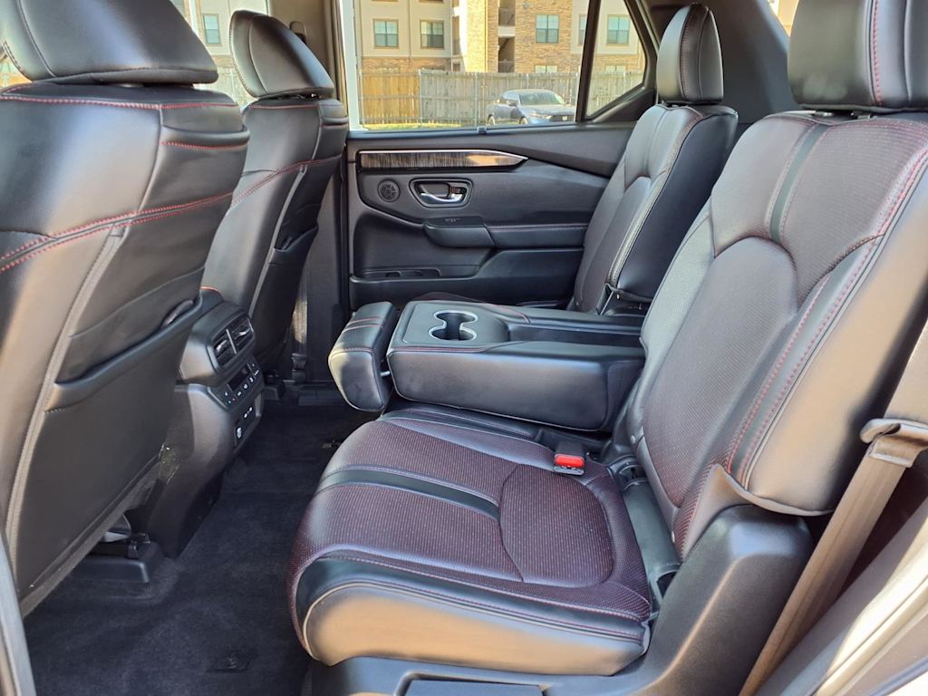 2025 Honda Pilot Black Edition - Photo 12