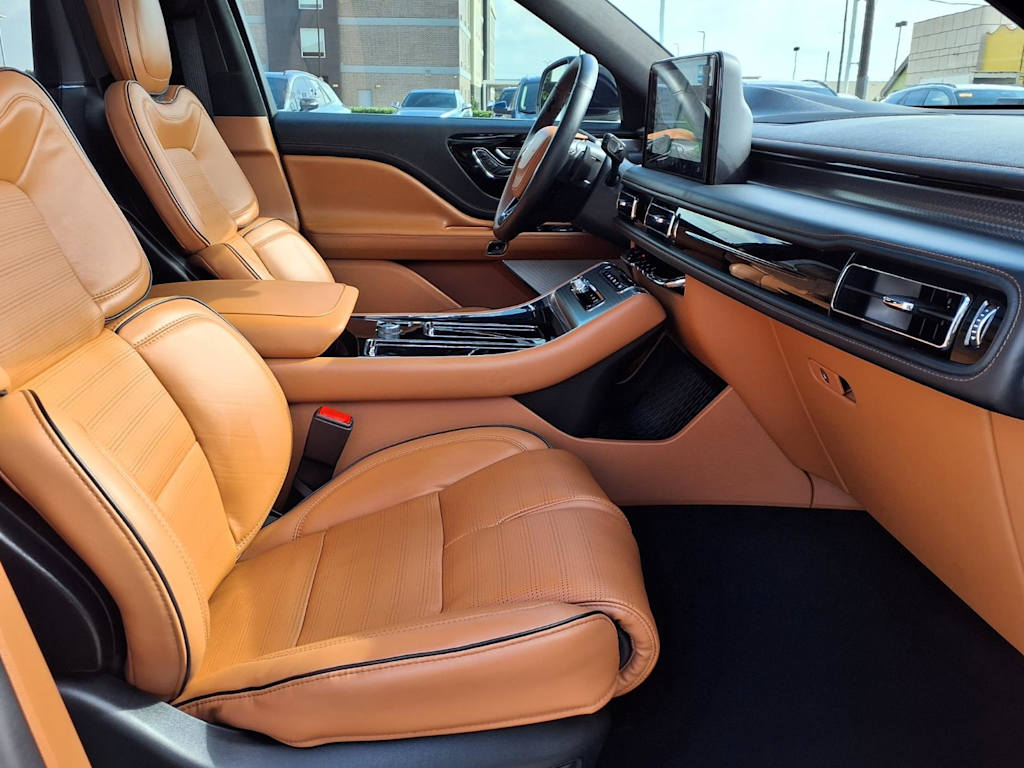 Thumbnail: 2025 Lincoln Aviator - 18