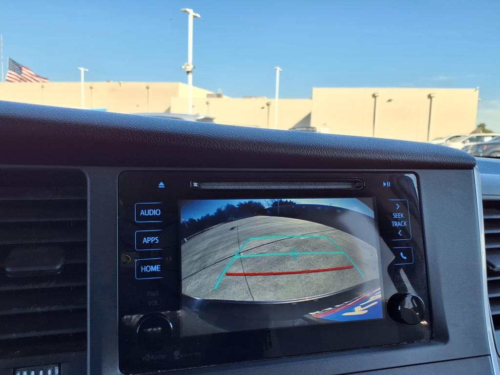 2015 Toyota Sienna LE 22