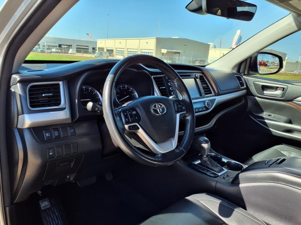 2017 Toyota Highlander XLE 2