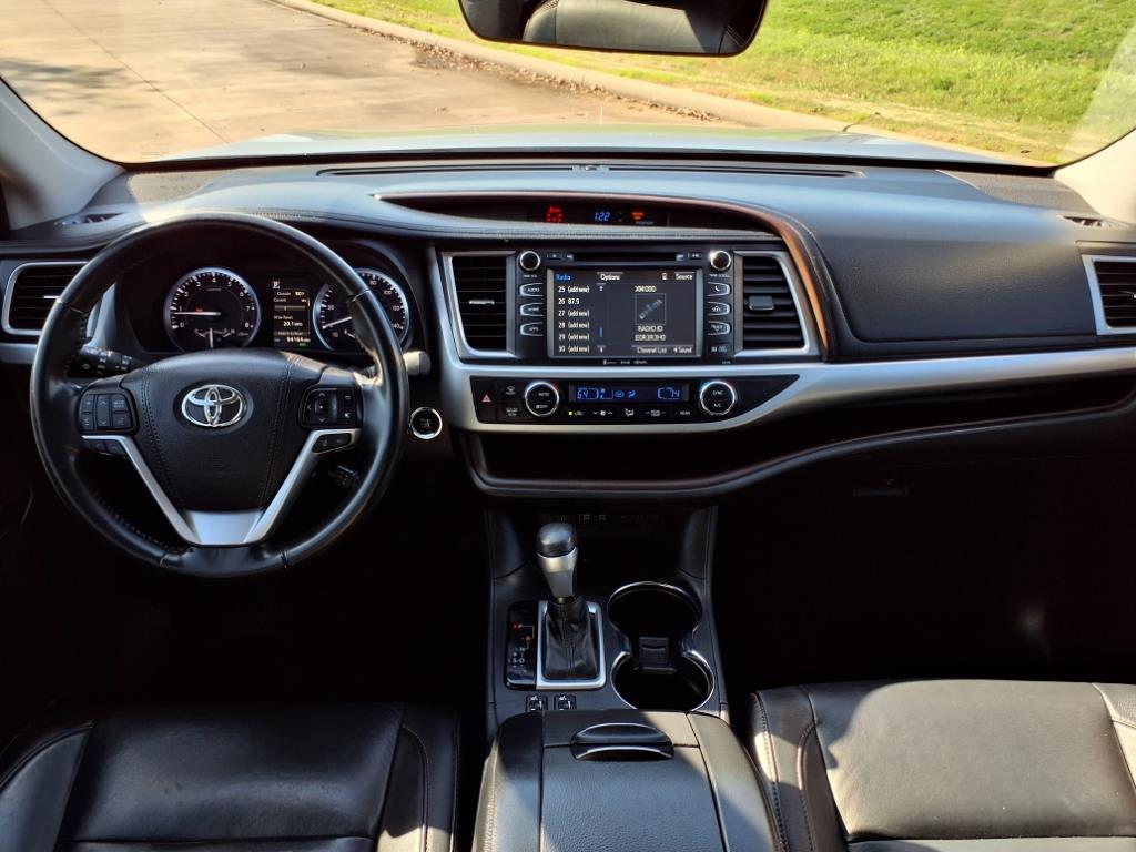 2017 Toyota Highlander XLE 10