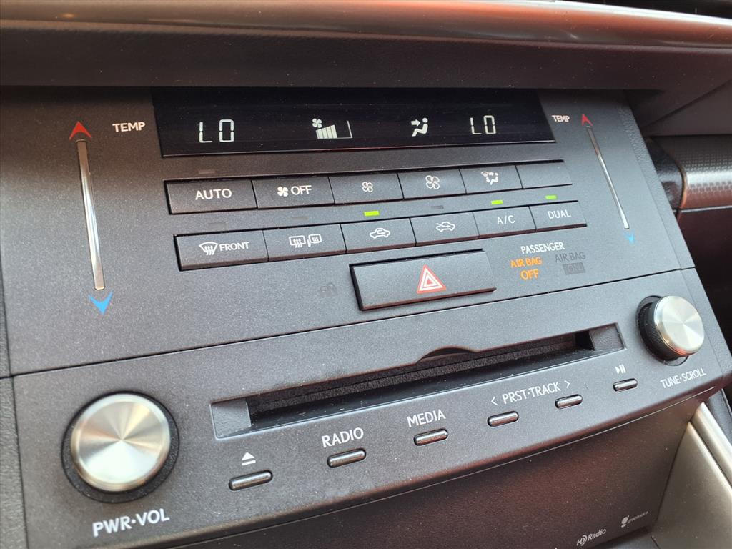 Thumbnail: 2016 Lexus IS - 23